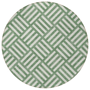 Homeroots 3' Artichoke Green Geometric Washable Area Rug - Stylish Indoor/Outdoor Design For Any Space 8' Round Polyester 578750