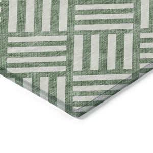 Homeroots 3' Artichoke Green Geometric Washable Area Rug - Stylish Indoor/Outdoor Design For Any Space 8' X 10' Polyester 578751