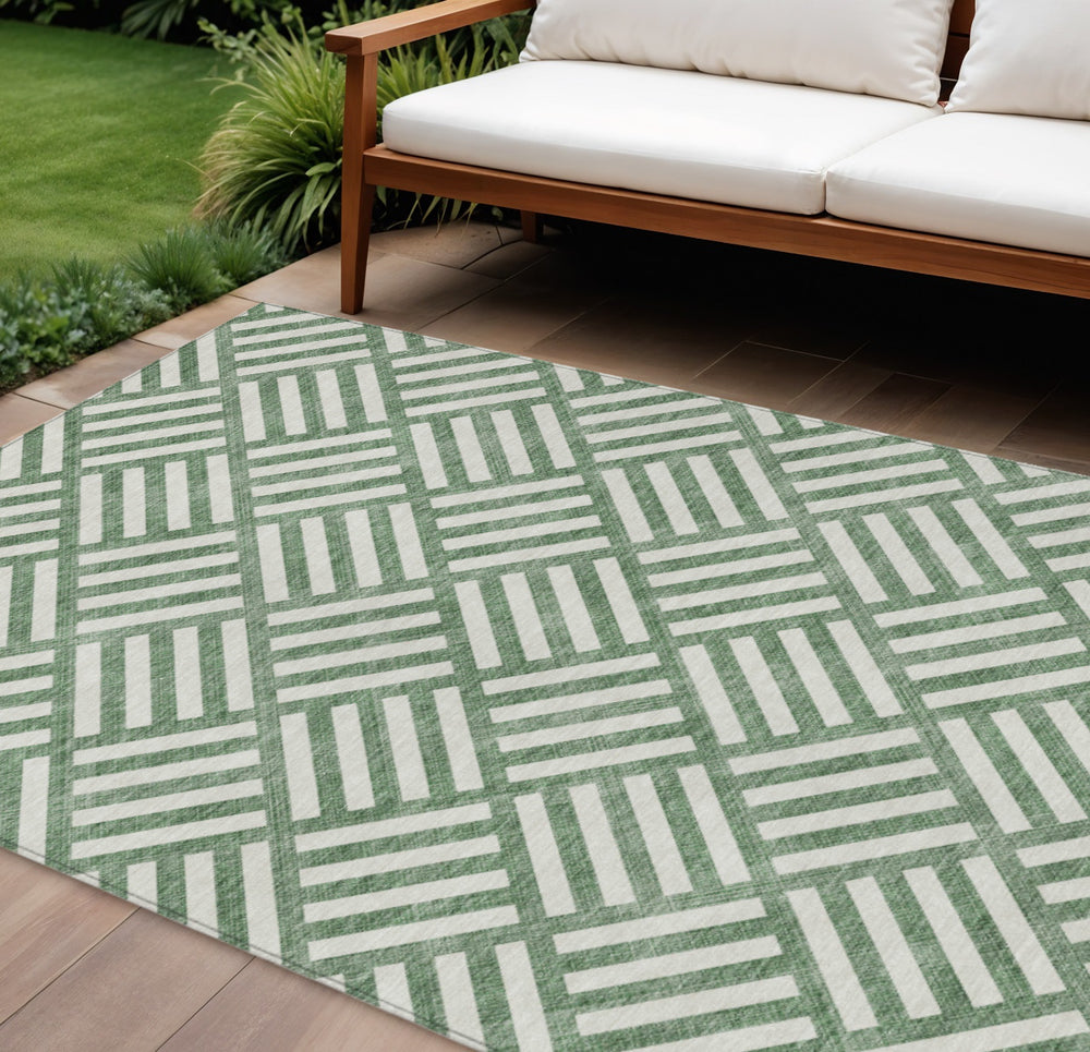 Homeroots 3' Artichoke Green Geometric Washable Area Rug - Stylish Indoor/Outdoor Design For Any Space 9' X 12' Polyester 578752