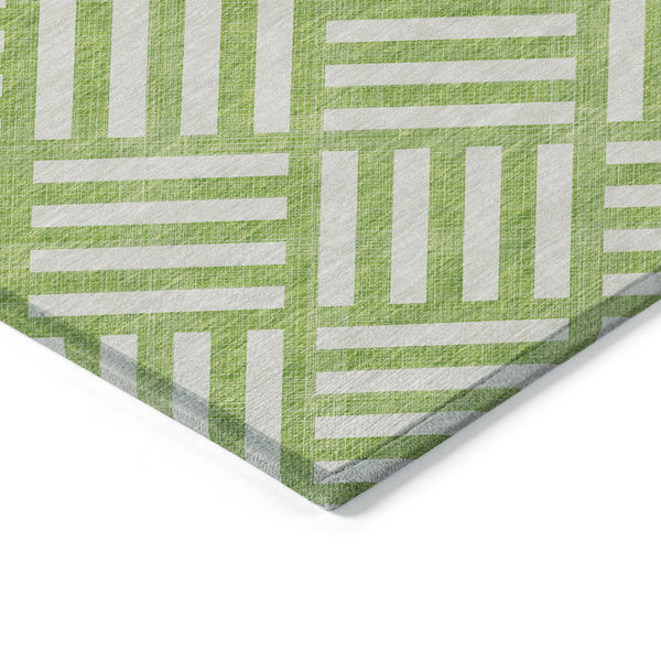 Homeroots 3' Artichoke Green Geometric Washable Area Rug - Stylish Indoor/Outdoor Design For Any Space 5' X 8' Polyester 578761