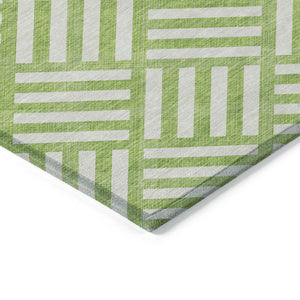 Homeroots 3' Artichoke Green Geometric Washable Area Rug - Stylish Indoor/Outdoor Design For Any Space 8' X 10' Polyester 578763