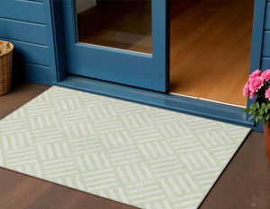 Homeroots 3' Artichoke Green Geometric Washable Area Rug - Stylish Indoor/Outdoor Design For Any Space 3' X 5' Polyester 578766
