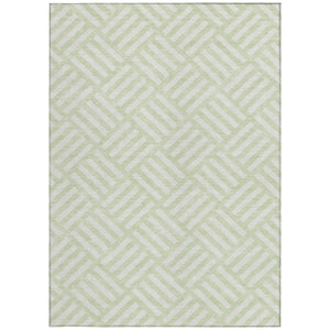 Homeroots 3' Artichoke Green Geometric Washable Area Rug - Stylish Indoor/Outdoor Design For Any Space 5' X 8' Polyester 578767
