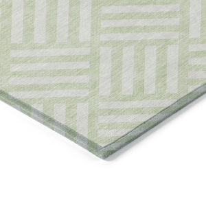 Homeroots 3' Artichoke Green Geometric Washable Area Rug - Stylish Indoor/Outdoor Design For Any Space 5' X 8' Polyester 578767