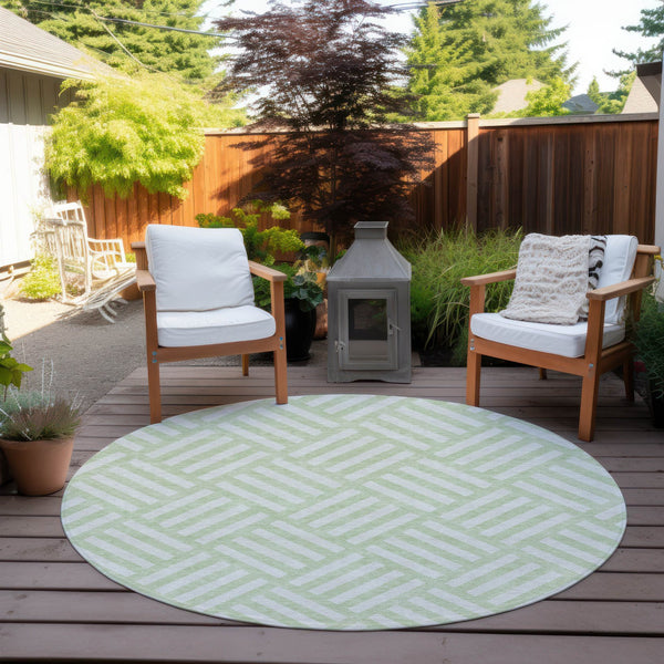 Homeroots 3' Artichoke Green Geometric Washable Area Rug - Stylish Indoor/Outdoor Design For Any Space 8' Round Polyester 578768