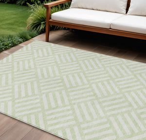 Homeroots 3' Artichoke Green Geometric Washable Area Rug - Stylish Indoor/Outdoor Design For Any Space 8' X 10' Polyester 578769