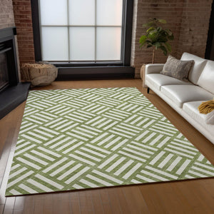Homeroots 3' Artichoke Green Geometric Washable Area Rug - Stylish Indoor/Outdoor Design For Any Space 3' X 5' Polyester 578778