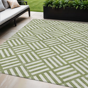 Homeroots 3' Artichoke Green Geometric Washable Area Rug - Stylish Indoor/Outdoor Design For Any Space 5' X 8' Polyester 578779
