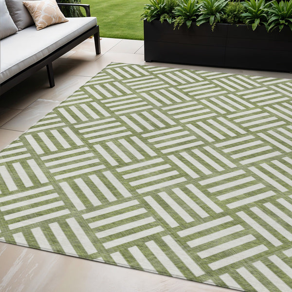 Homeroots 3' Artichoke Green Geometric Washable Area Rug - Stylish Indoor/Outdoor Design For Any Space 5' X 8' Polyester 578779