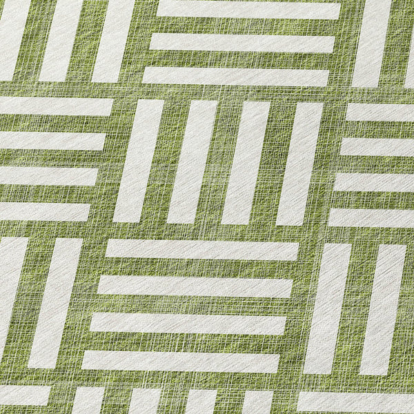 Homeroots 3' Artichoke Green Geometric Washable Area Rug - Stylish Indoor/Outdoor Design For Any Space 8' Round Polyester 578780