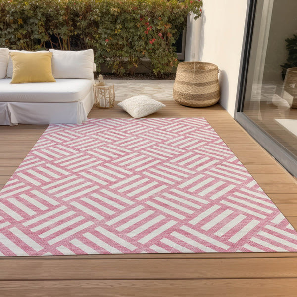 Homeroots 3' Artichoke Green Geometric Washable Area Rug - Stylish Indoor/Outdoor Design For Any Space 5' X 8' Polyester 578797