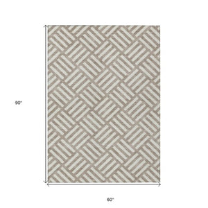 Homeroots 3' Artichoke Green Geometric Washable Area Rug - Stylish Indoor/Outdoor Design For Any Space 5' X 8' Polyester 578821
