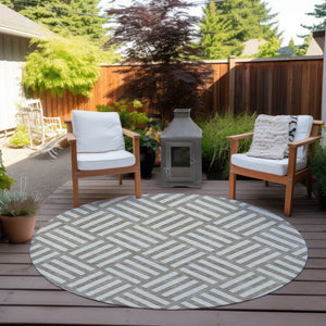 Homeroots 3' Artichoke Green Geometric Washable Area Rug - Stylish Indoor/Outdoor Design For Any Space 8' Round Polyester 578822