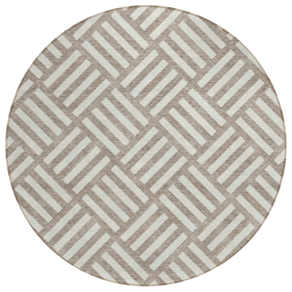 HomeRoots 5' Stylish Taupe and Ivory Geometric Washable Area Rug for Indoor and Outdoor Living Spaces 8' Round 578822