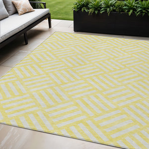 Homeroots 3' Artichoke Green Geometric Washable Area Rug - Stylish Indoor/Outdoor Design For Any Space 5' X 8' Polyester 578833