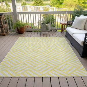 Homeroots 3' Artichoke Green Geometric Washable Area Rug - Stylish Indoor/Outdoor Design For Any Space 5' X 8' Polyester 578833