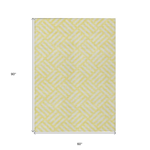 Homeroots 3' Artichoke Green Geometric Washable Area Rug - Stylish Indoor/Outdoor Design For Any Space 5' X 8' Polyester 578833