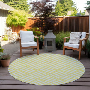 Homeroots 3' Artichoke Green Geometric Washable Area Rug - Stylish Indoor/Outdoor Design For Any Space 8' Round Polyester 578834