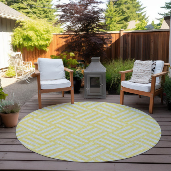 Homeroots 3' Artichoke Green Geometric Washable Area Rug - Stylish Indoor/Outdoor Design For Any Space 8' Round Polyester 578834