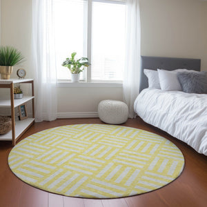 Homeroots 3' Artichoke Green Geometric Washable Area Rug - Stylish Indoor/Outdoor Design For Any Space 8' Round Polyester 578834
