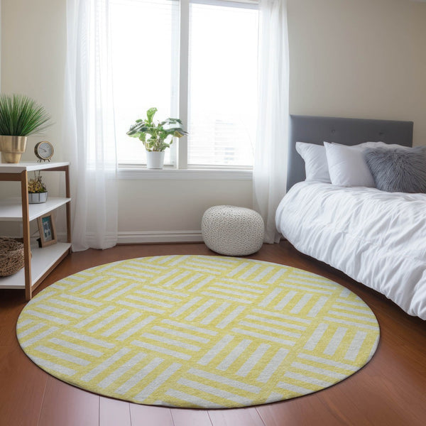 Homeroots 3' Artichoke Green Geometric Washable Area Rug - Stylish Indoor/Outdoor Design For Any Space 8' Round Polyester 578834
