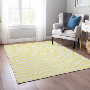 Homeroots 3' Artichoke Green Geometric Washable Area Rug - Stylish Indoor/Outdoor Design For Any Space 9' X 12' Polyester 578836
