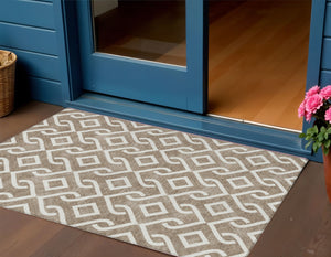 Homeroots 3' Aqua And Ivory Geometric Washable Area Rug - Perfect For Indoor Or Outdoor Spaces, Durable Design! 3' X 5' Polyester 578868