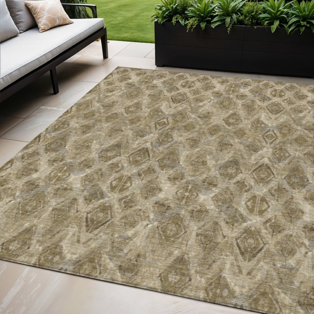 HomeRoots 5' Geometric Washable Area Rug in Brown, Beige & Tan – Stylish, Durable, Perfect for Indoor & Outdoor Use 5' X 8' 579013