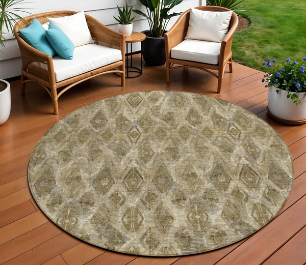 Homeroots 3' Stylish Beige Taupe Geometric Washable Area Rug For Indoor And Outdoor Spaces, Durable Design 8' Round Polyester 579014