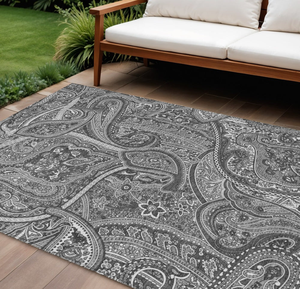 HomeRoots 9' Elegant Paisley Area Rug in Gray, Silver, and Charcoal - Washable for Indoor & Outdoor Use 9' X 12' 579034