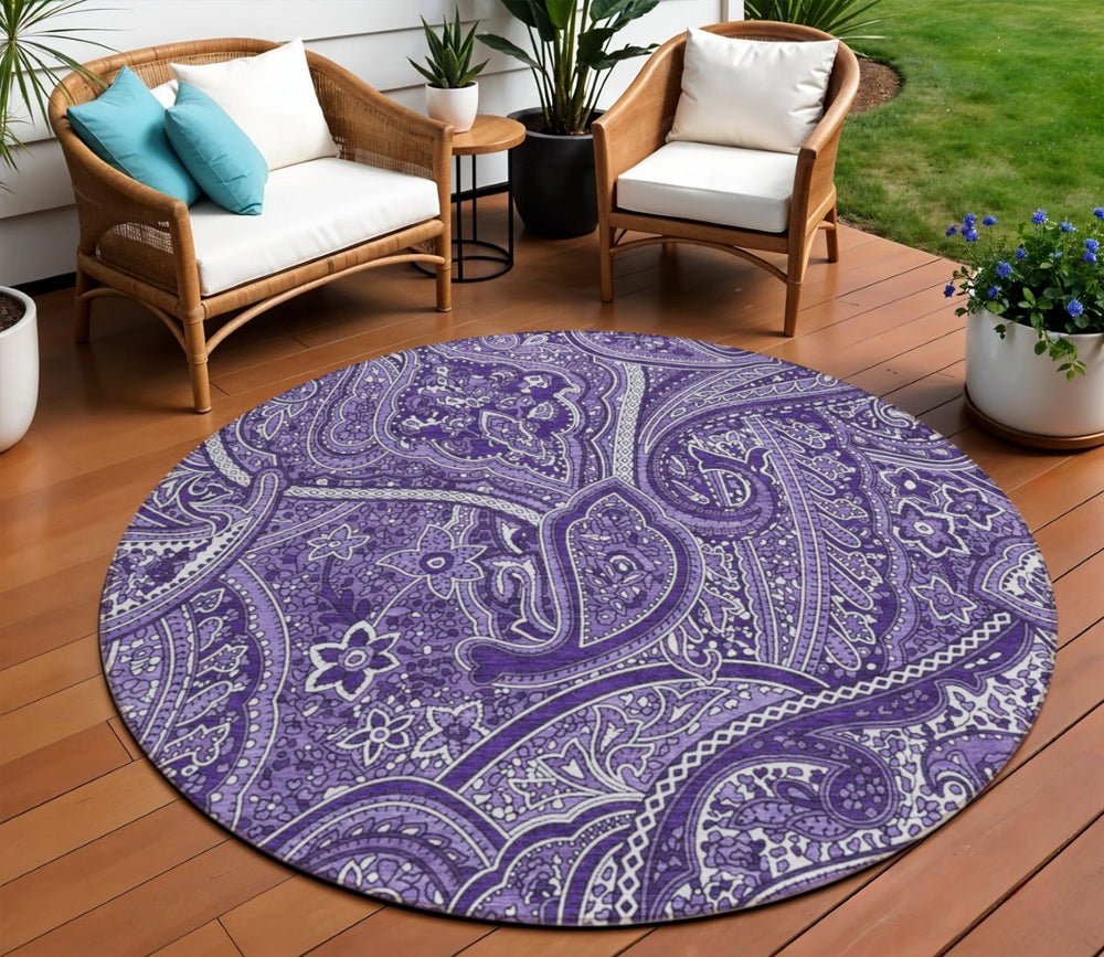HomeRoots 5' Elegant Purple Lavender & Silver Paisley Area Rug - Durable, Washable for Indoor & Outdoor Use 8' Round 579050