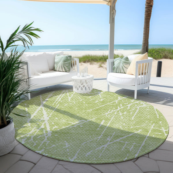 Homeroots 3' Artichoke Green And Ivory Abstract Washable Area Rug - Ideal For Indoor And Outdoor Spaces 8' Round Polyester 579194