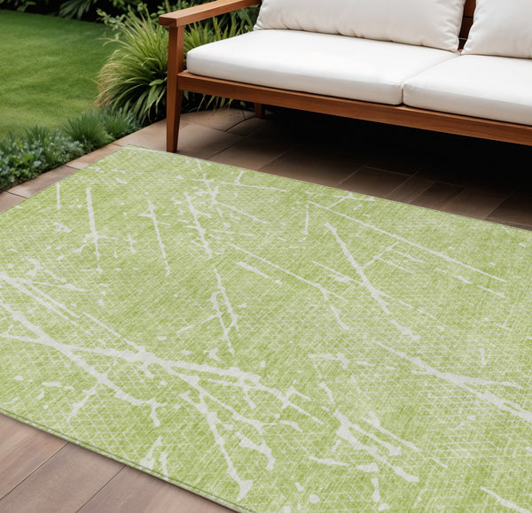 Homeroots 3' Artichoke Green And Ivory Abstract Washable Area Rug - Ideal For Indoor And Outdoor Spaces 9' X 12' Polyester 579196
