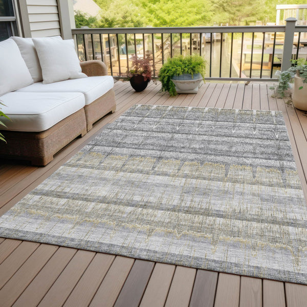 Homeroots 3' Stylish Striped Washable Area Rug - Ideal For Indoor And Outdoor Use, Durable, Stain Resistant 9' X 12' Polyester 579250