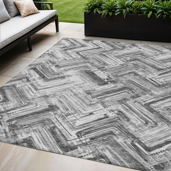 HomeRoots 5' Modern Geometric Area Rug in Gray, Silver, and Ivory – Washable Indoor/Outdoor Durability 5' X 8' 579277