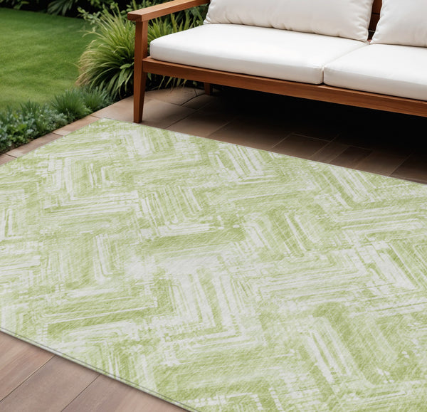 Homeroots 3' Geometric Washable Indoor Outdoor Area Rug - Durable, Stylish, And Stain-resistant For All Spaces 10' X 14' Polyester 579287