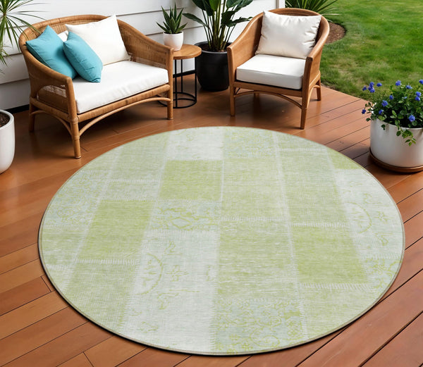 Homeroots 3' Artichoke Green And Ivory Patchwork Washable Area Rug For Indoor And Outdoor Spaces, Durable Design 8' Round Polyester 579303