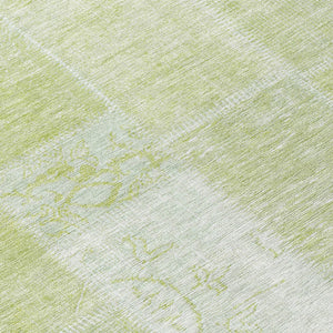 Homeroots 3' Artichoke Green And Ivory Patchwork Washable Area Rug For Indoor And Outdoor Spaces, Durable Design 8' Round Polyester 579303