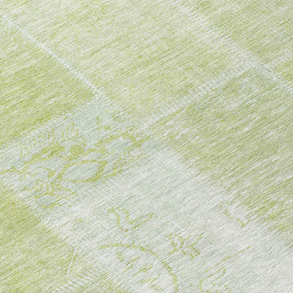 Homeroots 3' Artichoke Green And Ivory Patchwork Washable Area Rug For Indoor And Outdoor Spaces, Durable Design 8' Round Polyester 579303