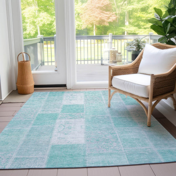 Homeroots 3' Artichoke Green And Ivory Patchwork Washable Area Rug For Indoor And Outdoor Spaces, Durable Design 10' X 14' Polyester 579312