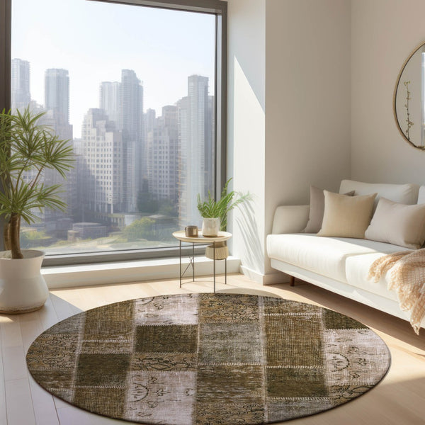 Homeroots 3' Artichoke Green And Ivory Patchwork Washable Area Rug For Indoor And Outdoor Spaces, Durable Design 8' Round Polyester 579321