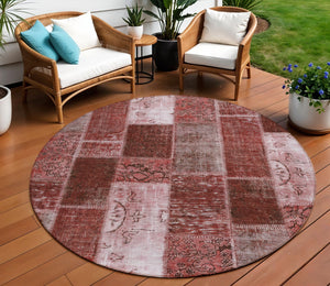 Homeroots 3' Artichoke Green And Ivory Patchwork Washable Area Rug For Indoor And Outdoor Spaces, Durable Design 8' Round Polyester 579327