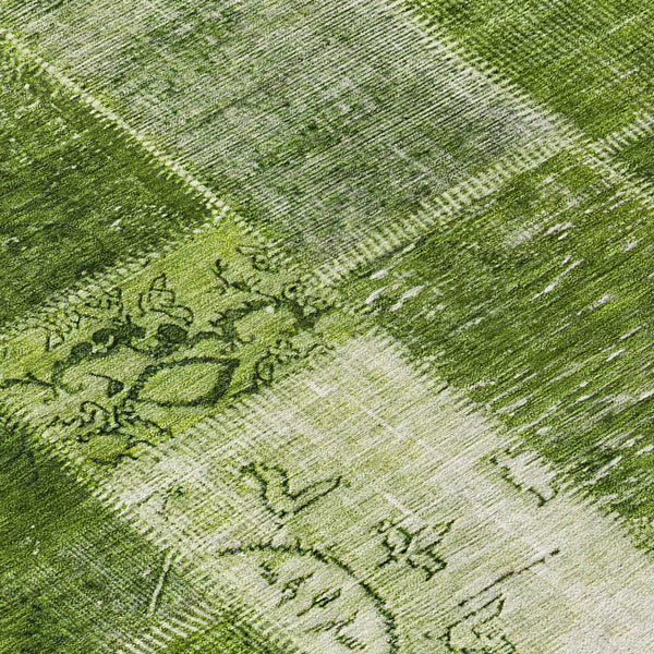 Homeroots 3' Artichoke Green And Ivory Patchwork Washable Area Rug For Indoor And Outdoor Spaces, Durable Design 8' Round Polyester 579333