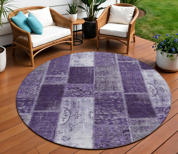 Homeroots 3' Artichoke Green And Ivory Patchwork Washable Area Rug For Indoor And Outdoor Spaces, Durable Design 8' Round Polyester 579345