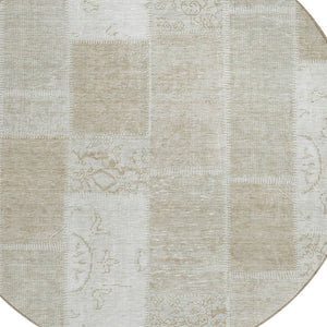 Homeroots 3' Artichoke Green And Ivory Patchwork Washable Area Rug For Indoor And Outdoor Spaces, Durable Design 8' Round Polyester 579363