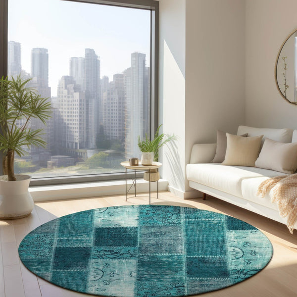 Homeroots 3' Artichoke Green And Ivory Patchwork Washable Area Rug For Indoor And Outdoor Spaces, Durable Design 8' Round Polyester 579369