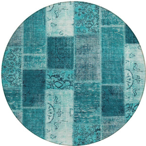 Homeroots 3' Artichoke Green And Ivory Patchwork Washable Area Rug For Indoor And Outdoor Spaces, Durable Design 8' Round Polyester 579369