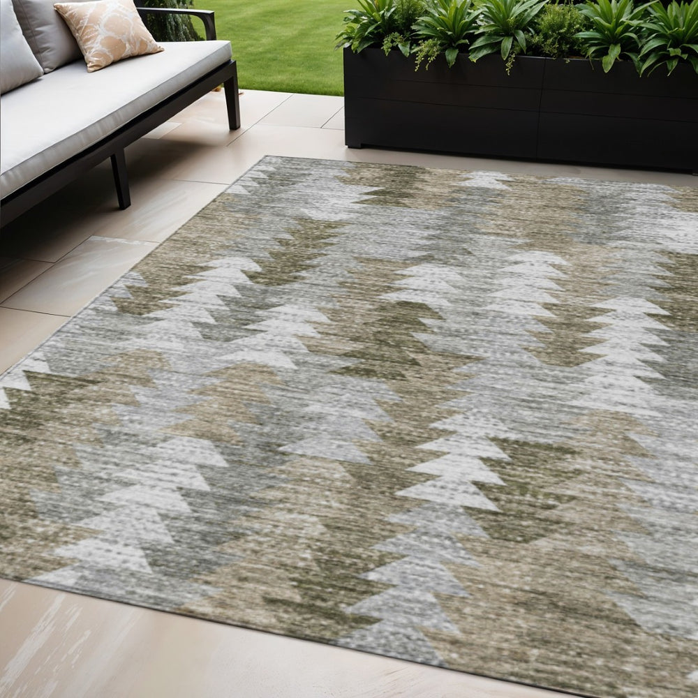 HomeRoots 5' Modern Geometric Washable Area Rug in Brown, Beige, and Gray for Indoor & Outdoor Spaces 5' X 8' 579500