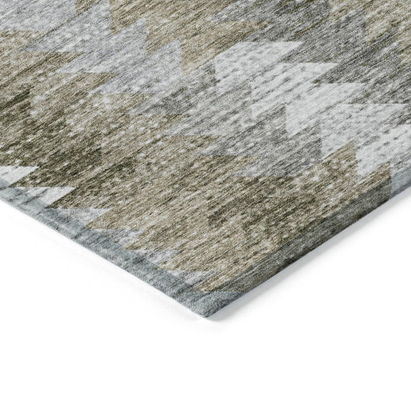 HomeRoots 5' Modern Geometric Washable Area Rug in Brown, Beige, and Gray for Indoor & Outdoor Spaces 5' X 8' 579500