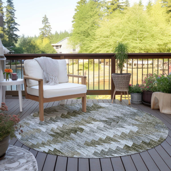 HomeRoots 5' Modern Geometric Washable Area Rug in Brown, Beige, and Gray for Indoor & Outdoor Spaces 8' Round 579501
